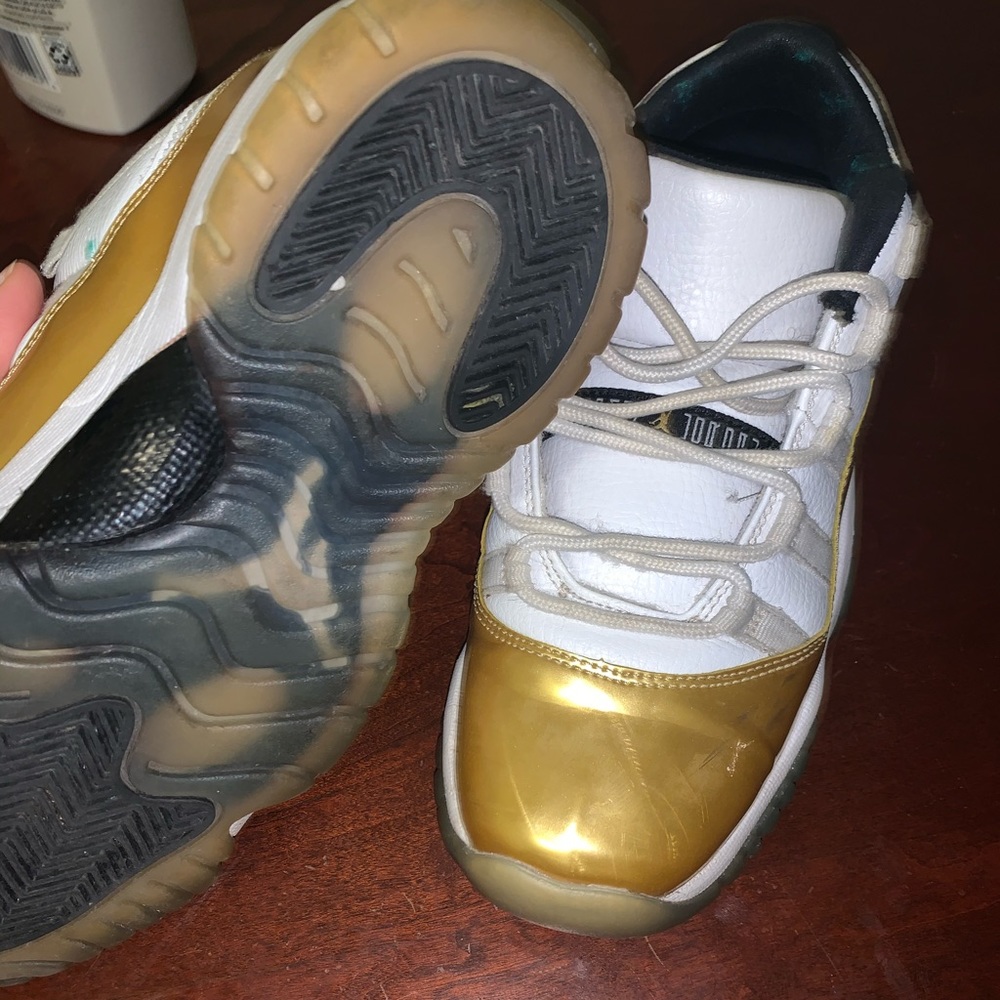Metallic gold air jordan 11